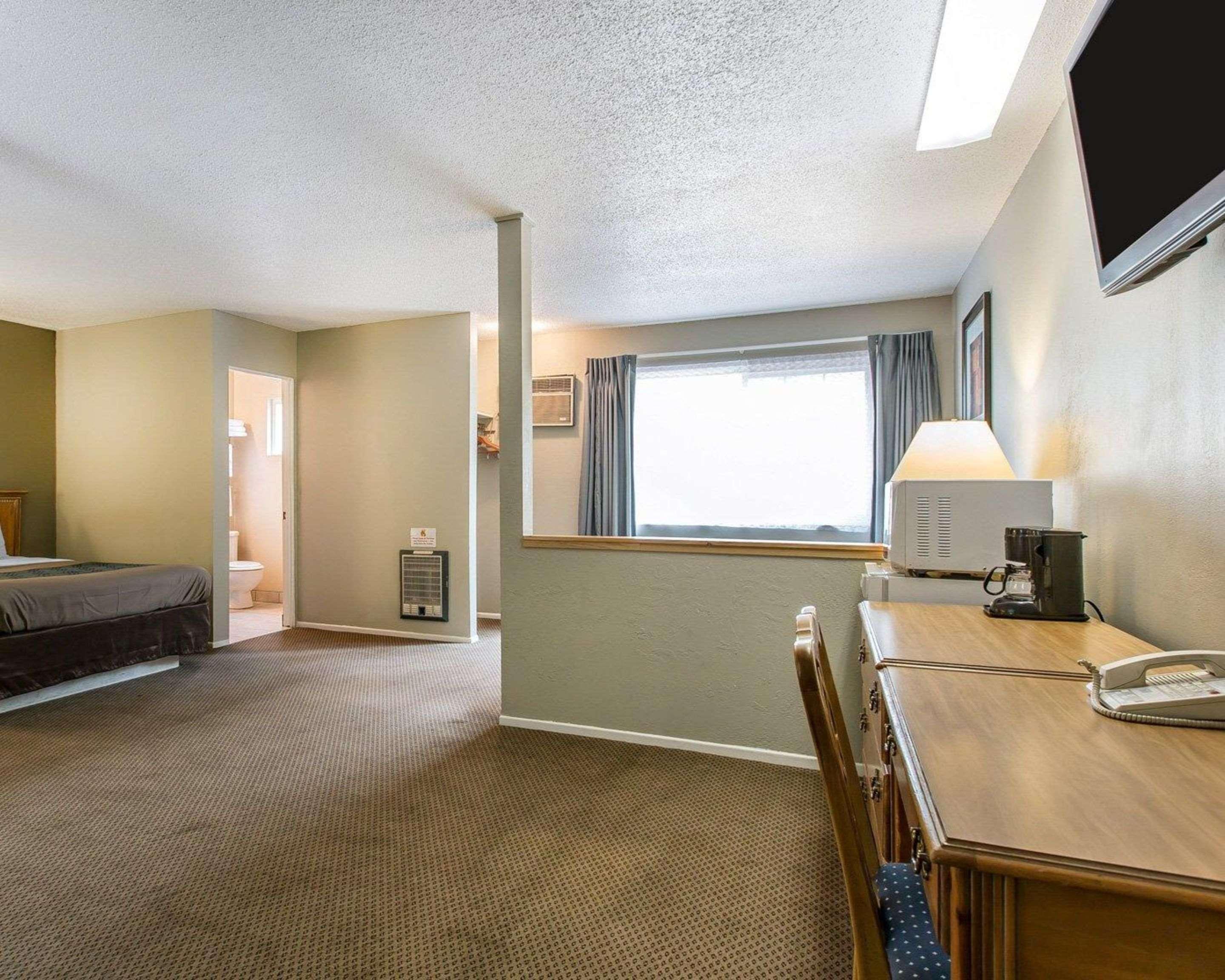 Econo Lodge Inn & Suites Yreka Exteriör bild