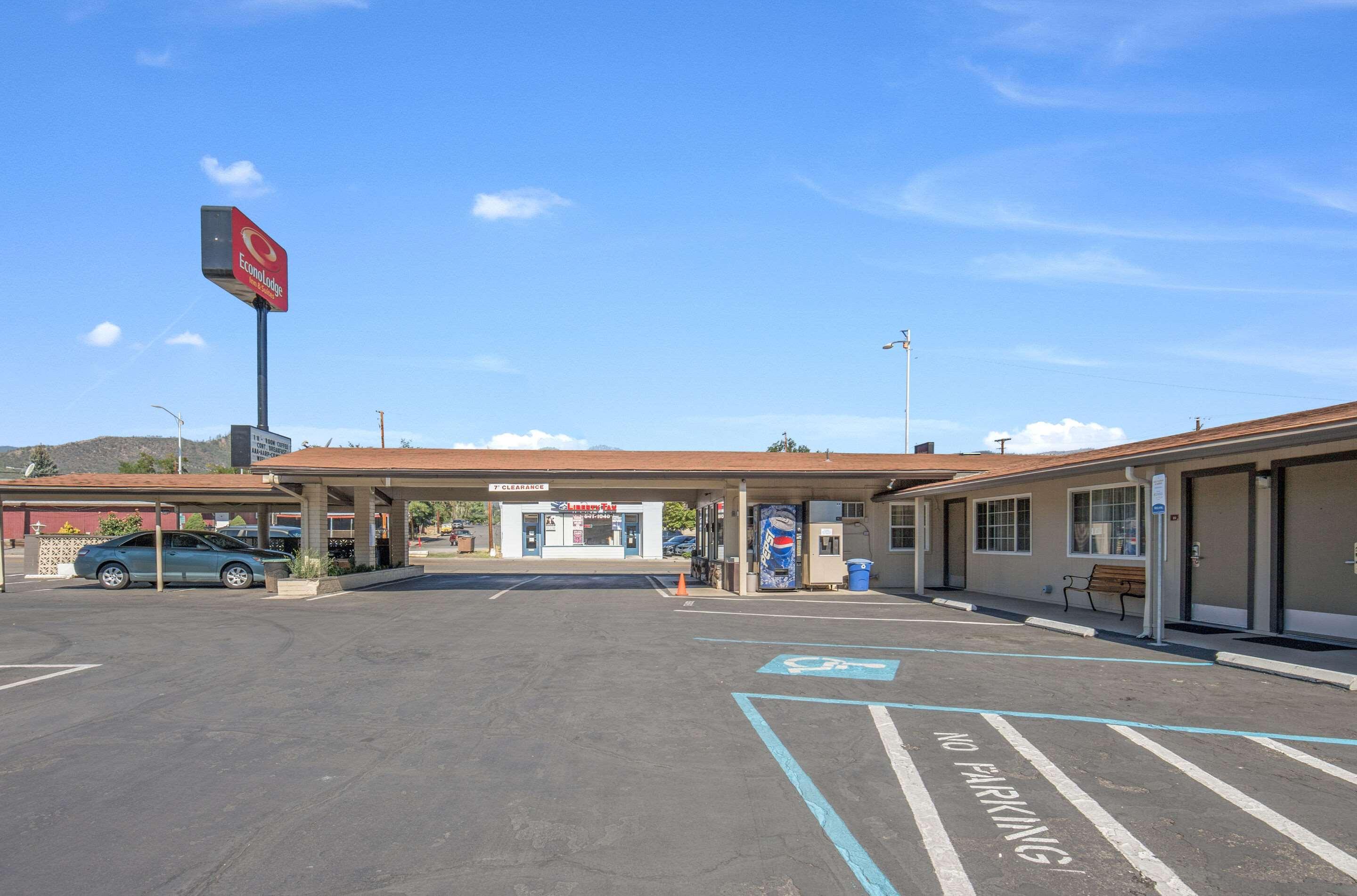 Econo Lodge Inn & Suites Yreka Exteriör bild