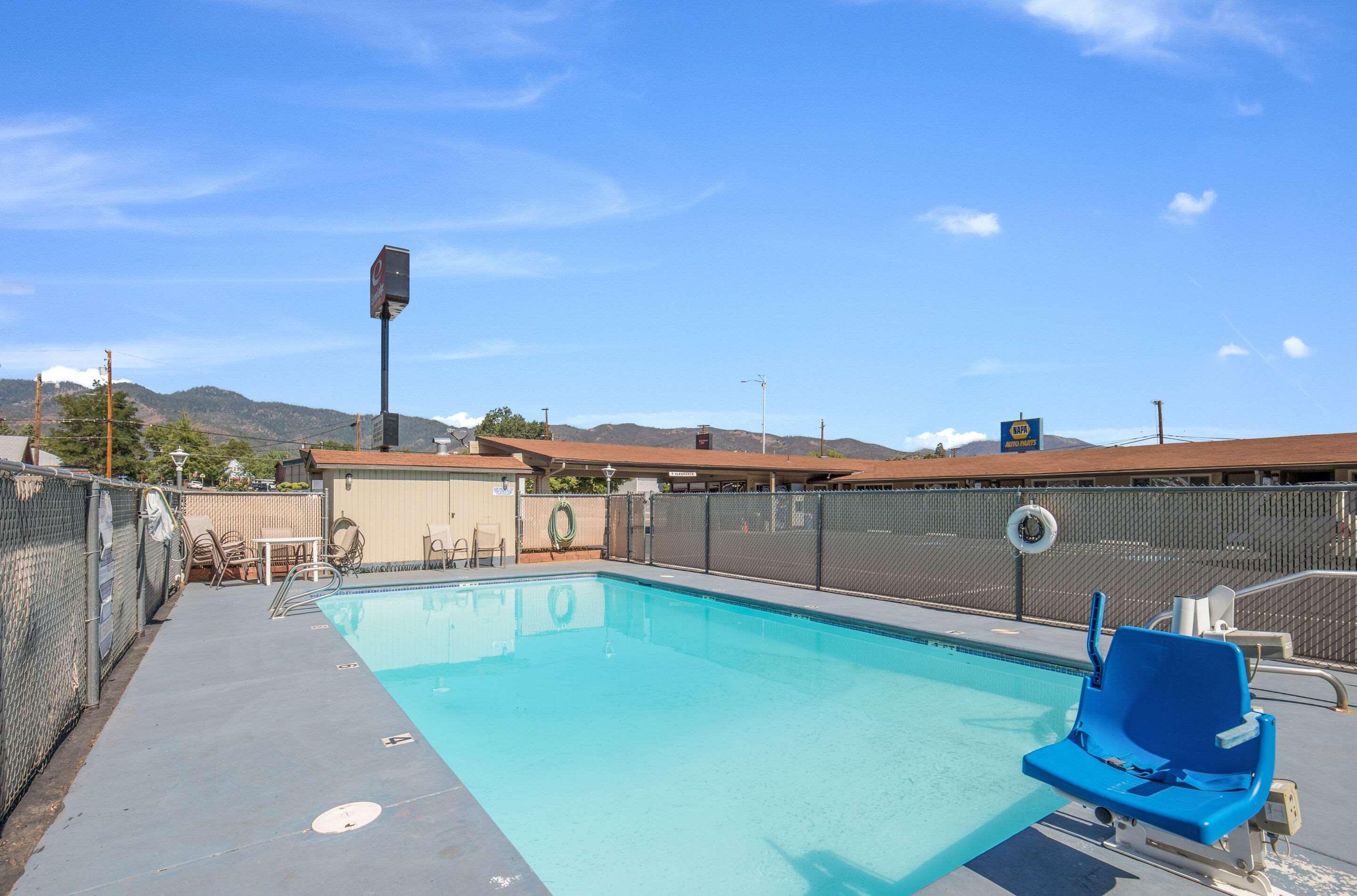 Econo Lodge Inn & Suites Yreka Exteriör bild