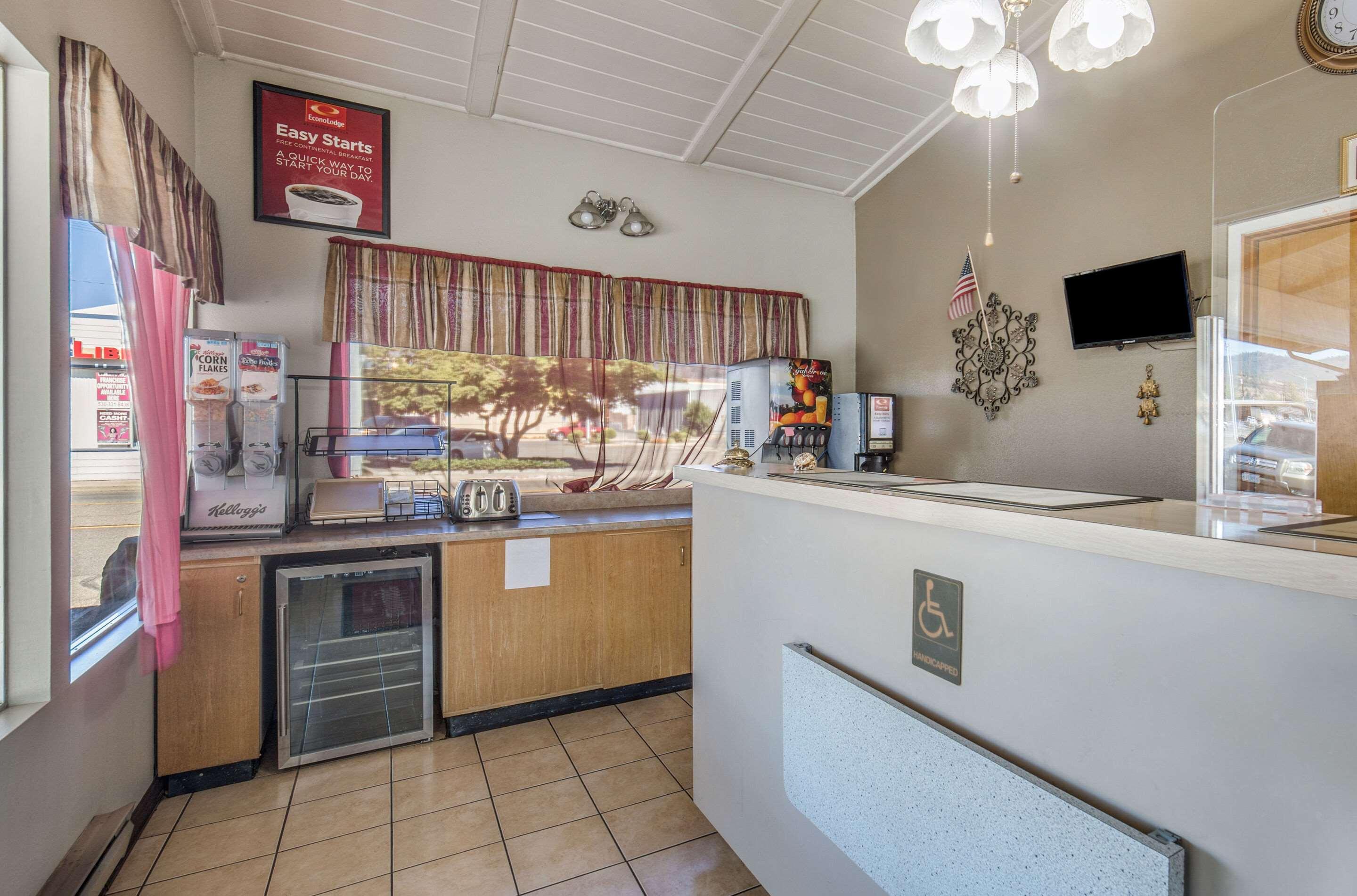 Econo Lodge Inn & Suites Yreka Exteriör bild