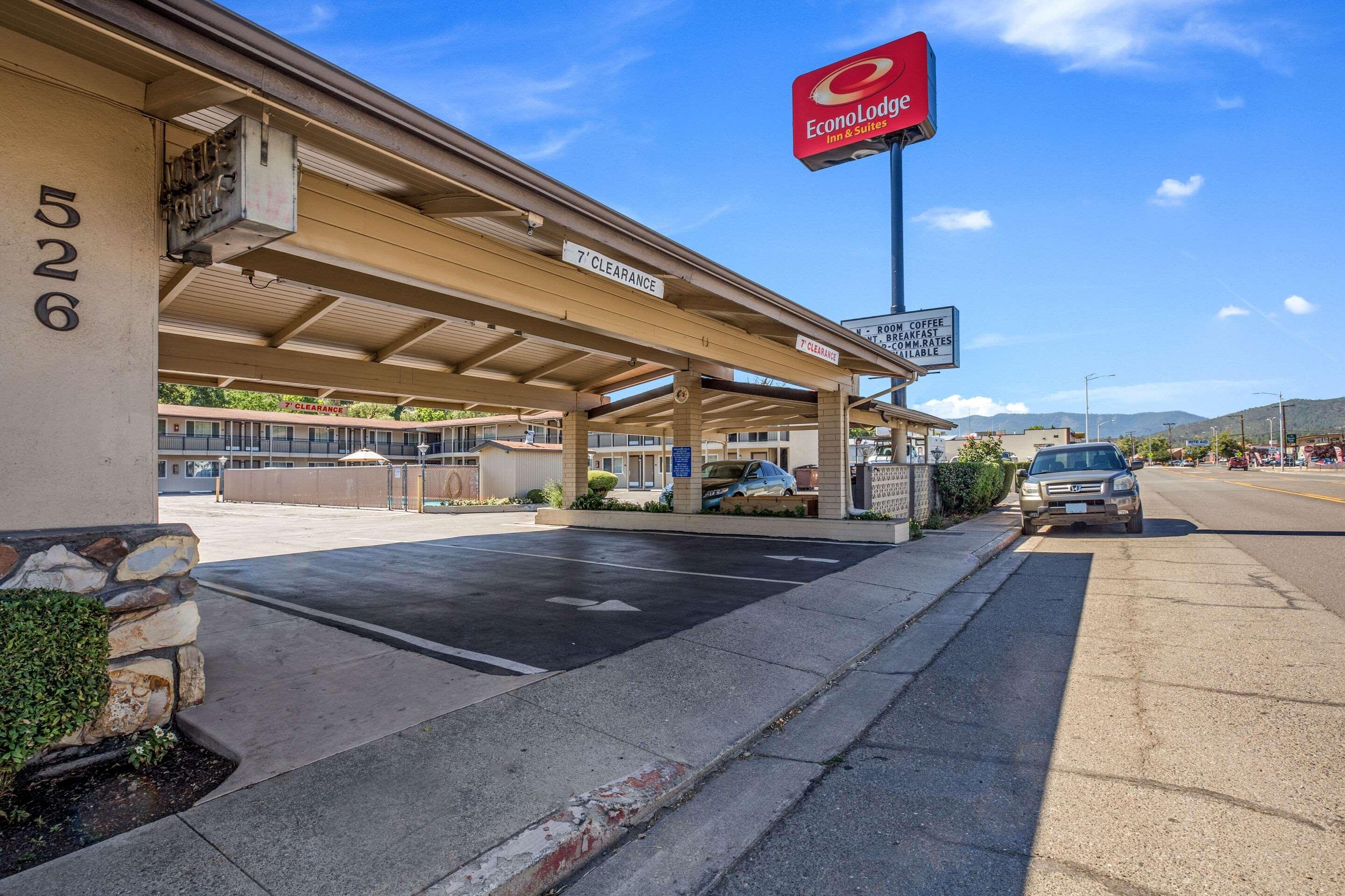 Econo Lodge Inn & Suites Yreka Exteriör bild