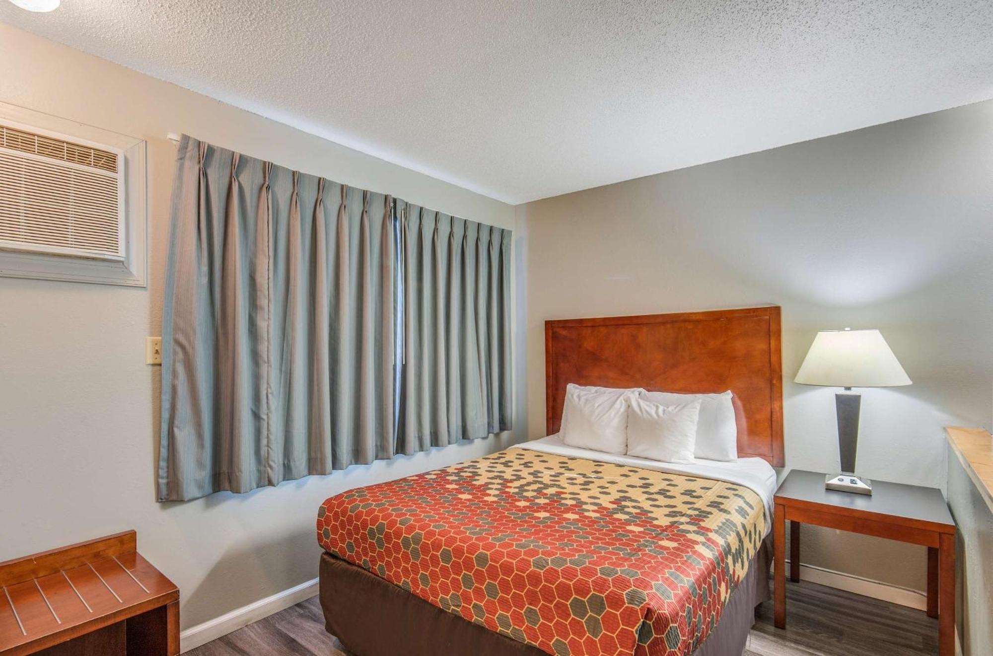 Econo Lodge Inn & Suites Yreka Exteriör bild