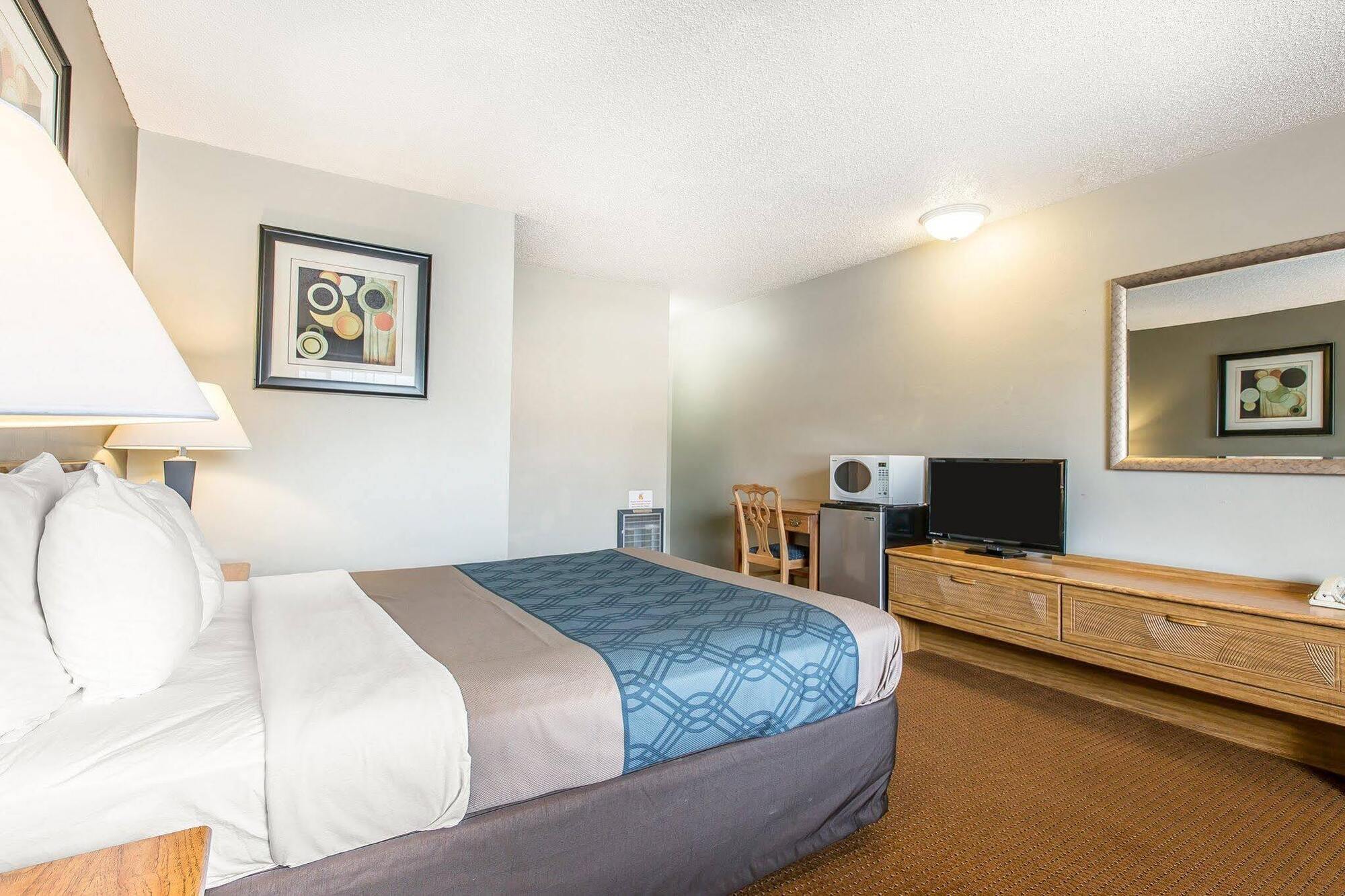 Econo Lodge Inn & Suites Yreka Exteriör bild